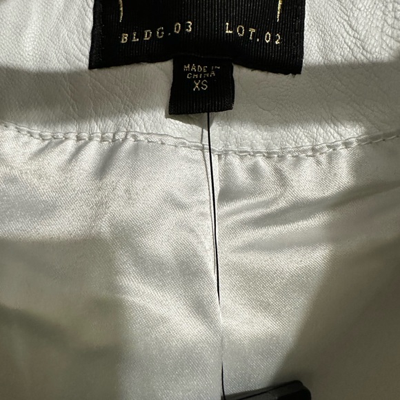 White leather jacket with lace - Picture 3 of 8